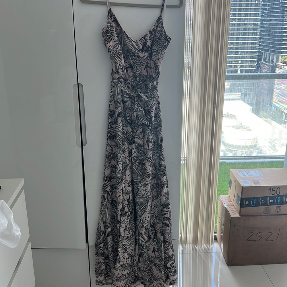 Tropical jumpsuit with leg slit